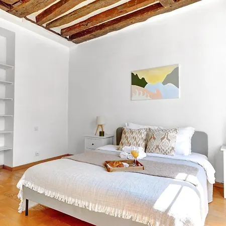 Bnbnova - 1br - Heart Of The Latin Quarter